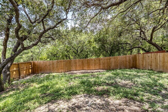 Building Photo - 802 Amber Knoll