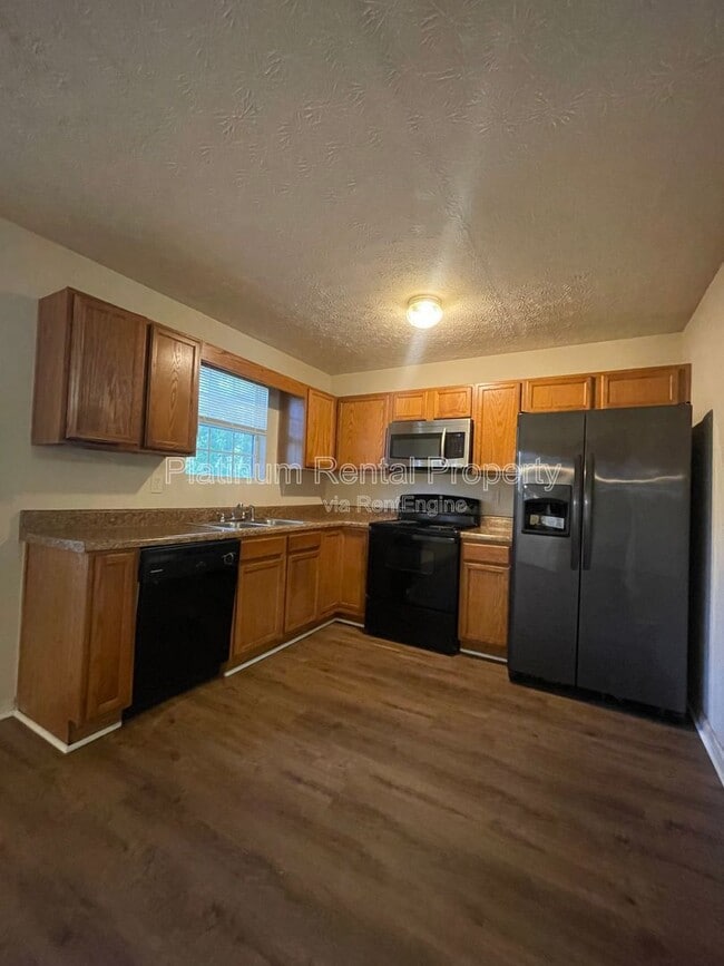 Building Photo - 9260 Golf View Dr