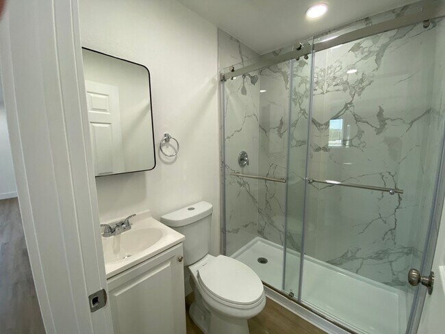 Building Photo - 4410 Highland Ave
