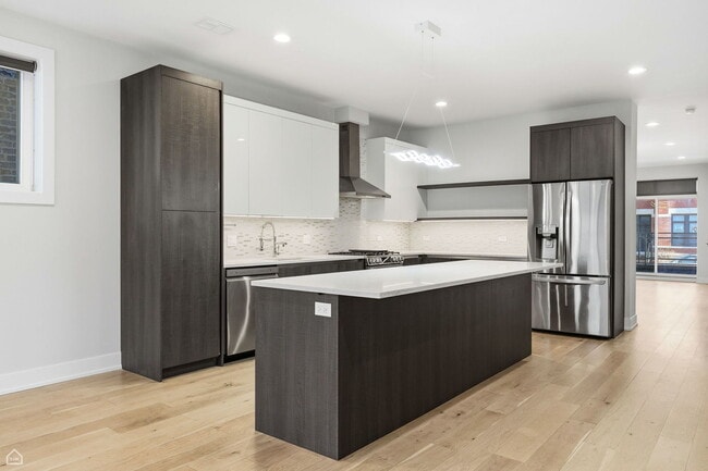 Building Photo - 1042 S Oakley Blvd