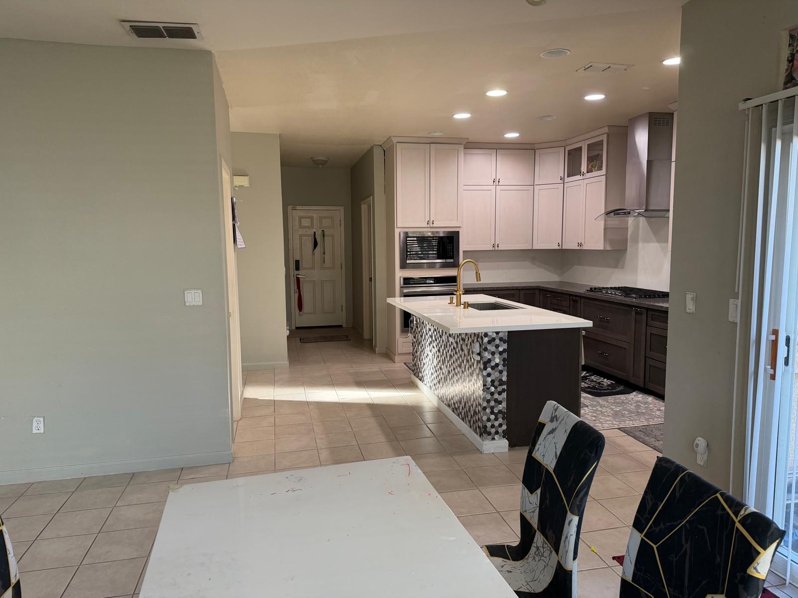 Building Photo - 1084 Huntly Dr