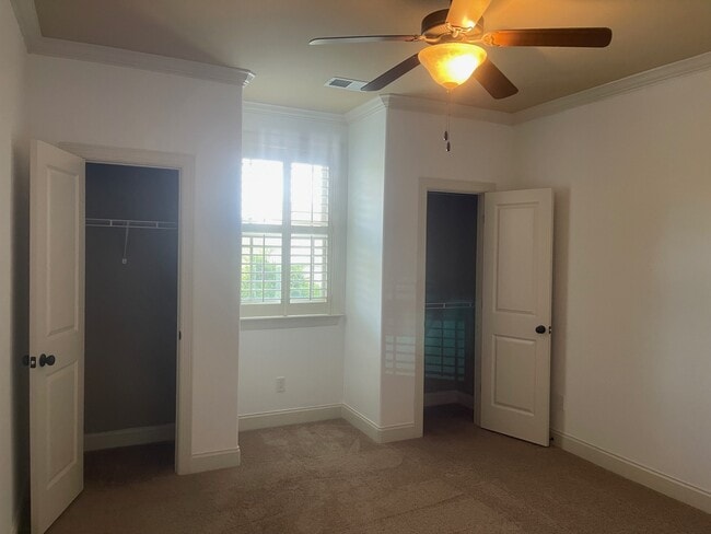 Building Photo - 316 Meadow Way