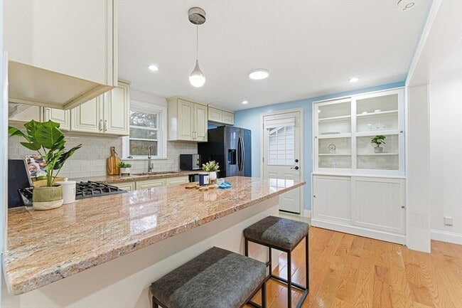 Building Photo - 63 Dickerman Ln