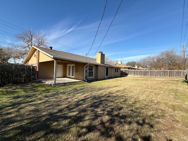 Building Photo - Newly Renovated 3bd 2ba in Prime Location