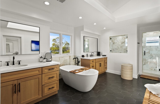 Building Photo - 13 Cape Danbury