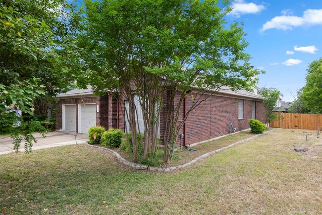 Building Photo - 8200 Edgemoor Pl