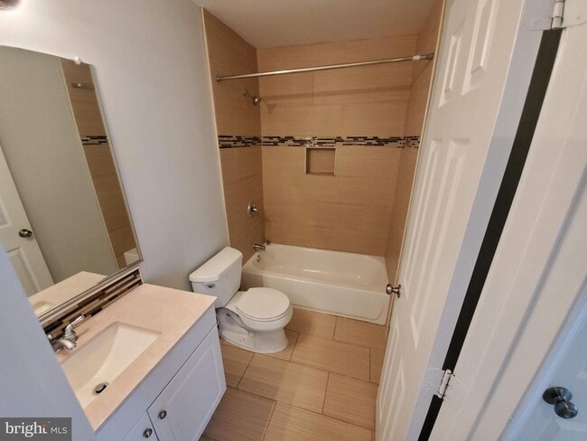 Building Photo - 3344 Vineland Pl
