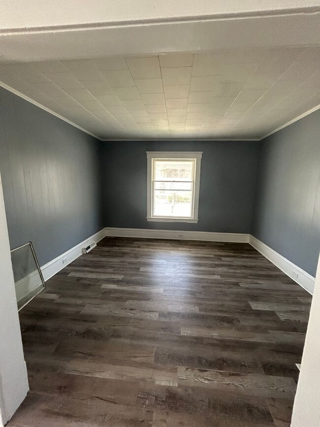 Building Photo - Great 2 Story 3 bedroom Section 8 accepted