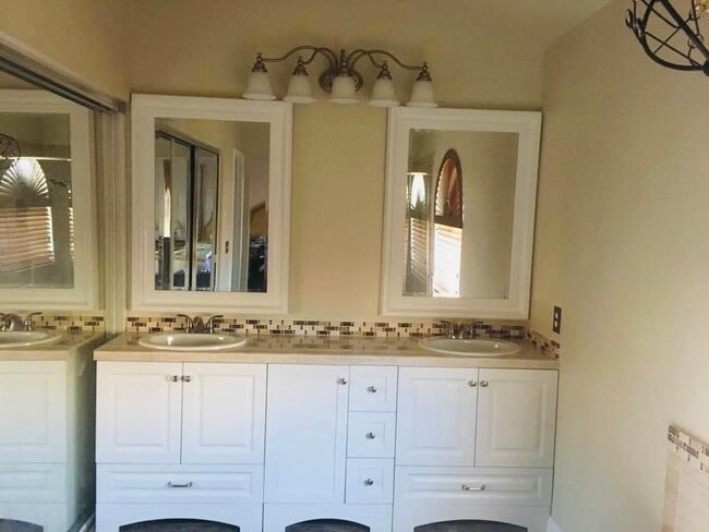 Master Bath - 13241 Paradise Ct