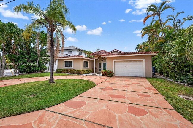 Building Photo - 317 S Riverside Dr