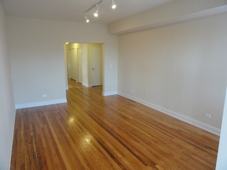 Building Photo - 4846 N Drake Ave