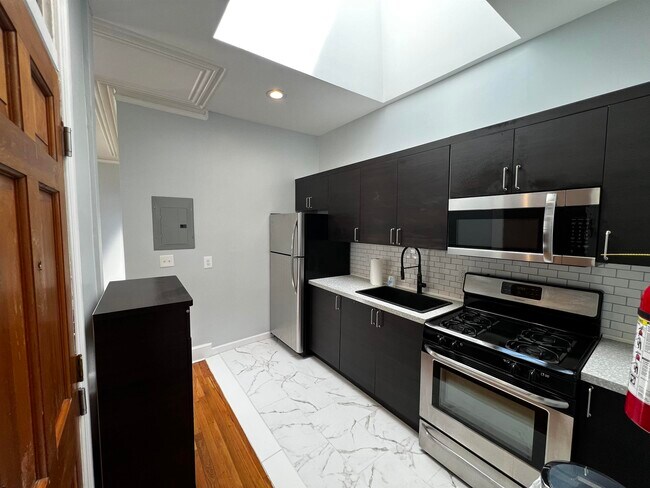 Building Photo - 21 Sherman Pl