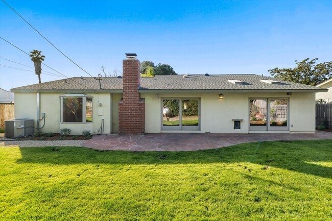 Building Photo - 504 Consuelo Dr
