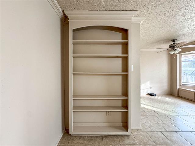 Building Photo - 1112 Autumn Oak Dr