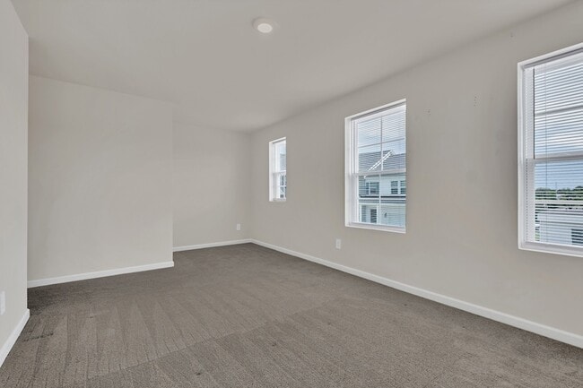 Building Photo - 5084 Dayflower Dr