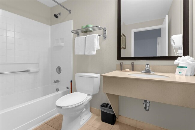 Building Photo - 7601-7601 Canada Ave