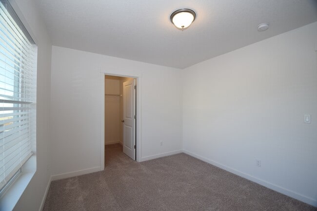 Building Photo - 1400 S 29th Blvd