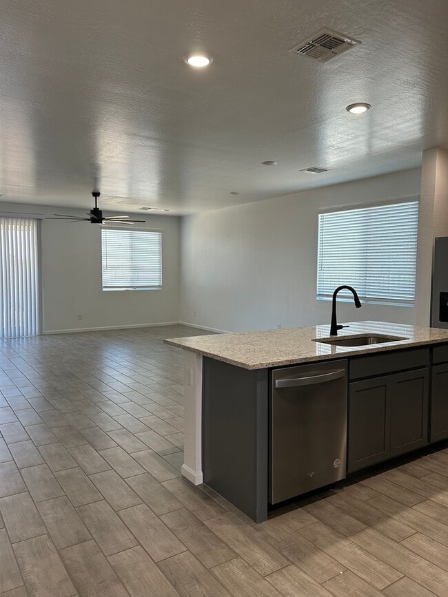 Building Photo - Single story 4bedroom home in North Copper Canyon