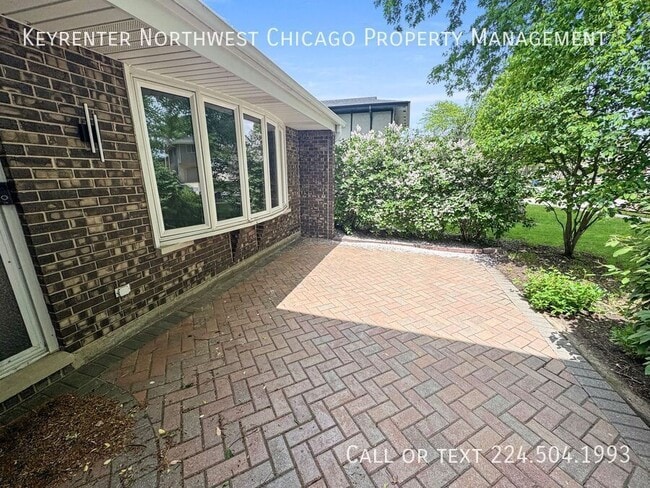 Building Photo - 1028 Tiverton Ct