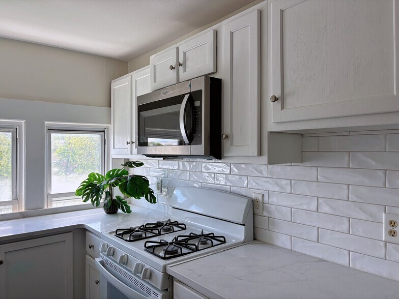 Building Photo - 203 Lillian Ave