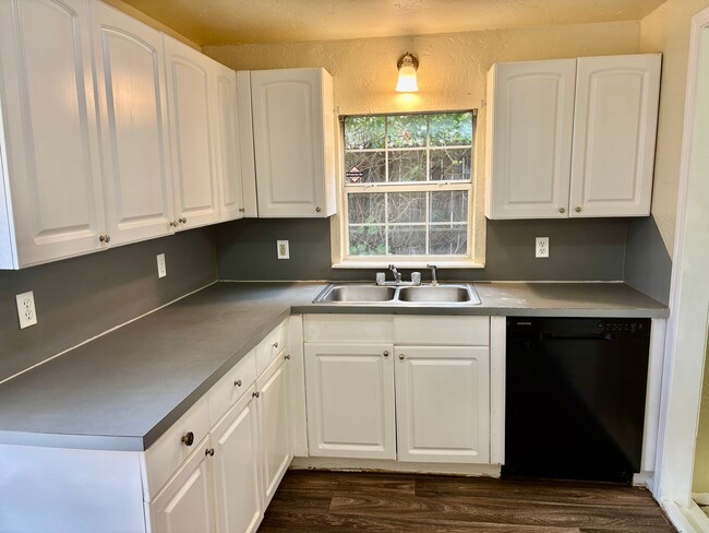 Building Photo - 3152 SW 39th St
