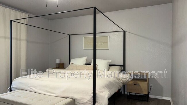 Building Photo - 1150 S Los Charros Dr