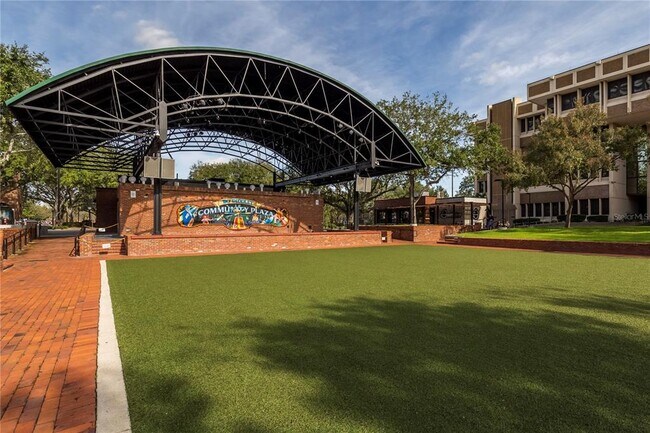 Building Photo - 622 NW 3rd Ave