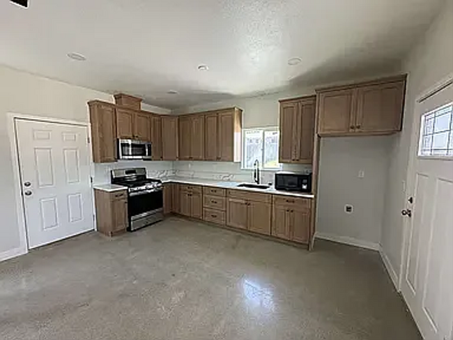 Building Photo - Charming & Welcoming Solar 2bed 1bathroom Home in Riverside!