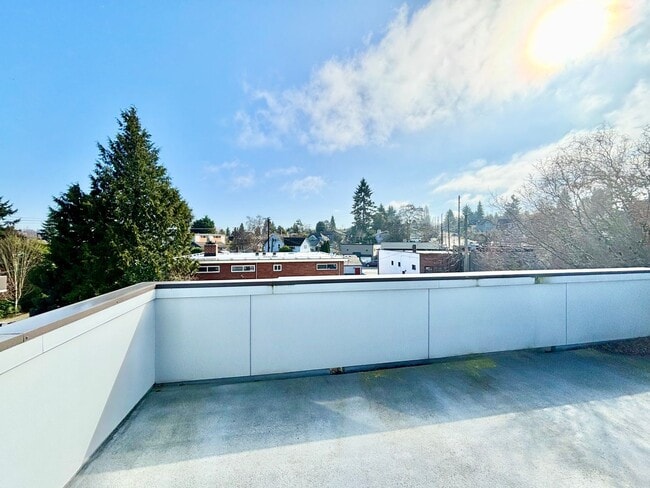 Building Photo - bright and cozy 2b2b townhouse
