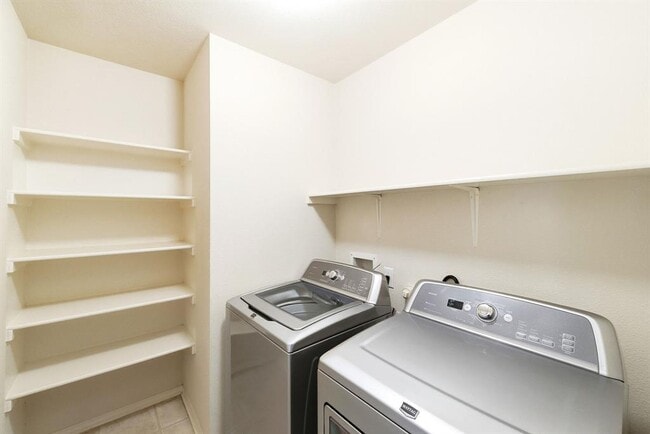 Building Photo - 1905 Espino Cove