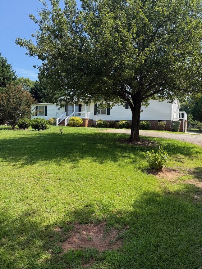 Building Photo - 2031 Ballenger Rd