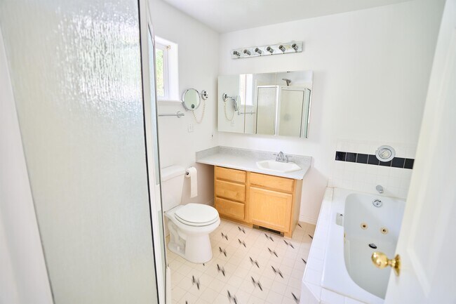 Building Photo - 850 E 550 S