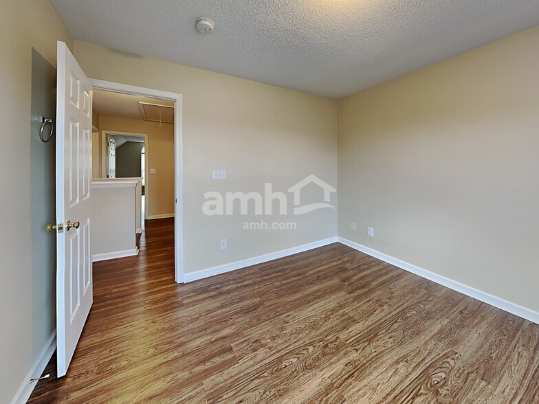 Building Photo - 18 N Orchard Farms Ave