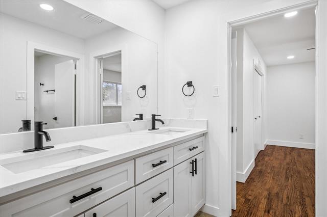 Building Photo - 4024 Diamond Loch W
