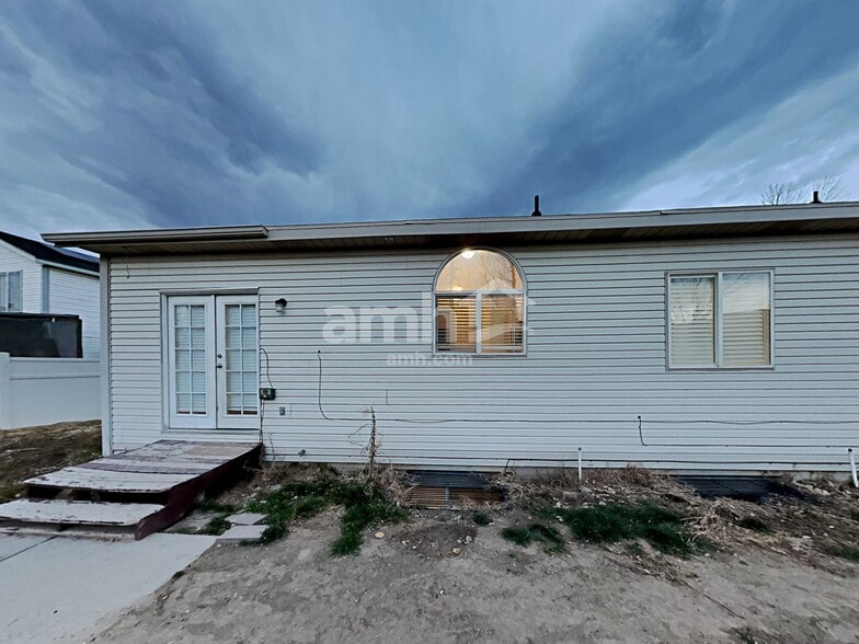 Building Photo - 6398 S Clover Creek Ln