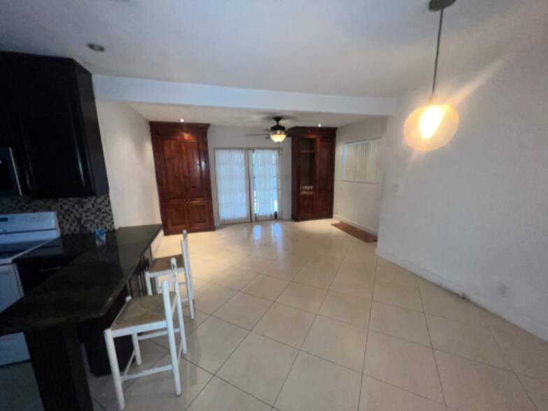 Building Photo - 3651 NE 14th Ave