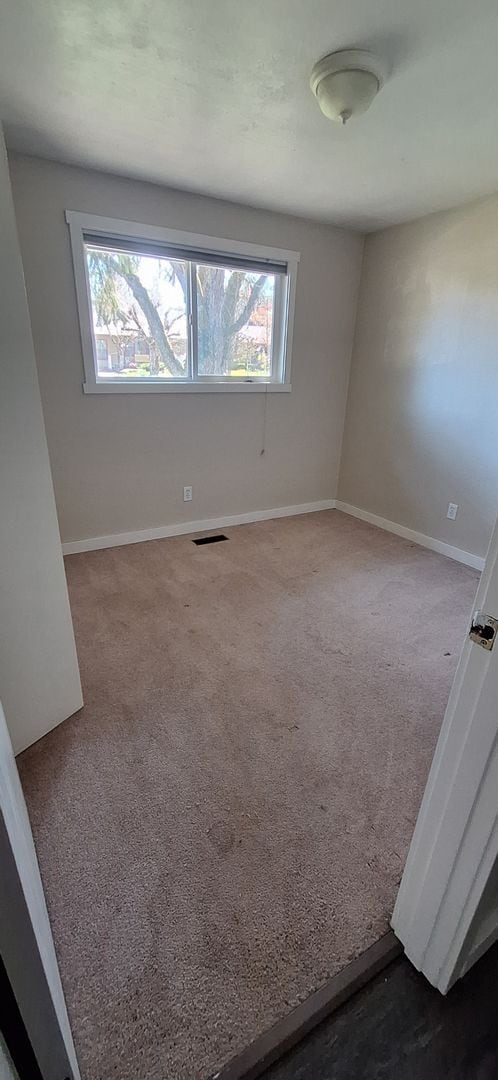 Building Photo - Single level pet friendly home - Move In Special