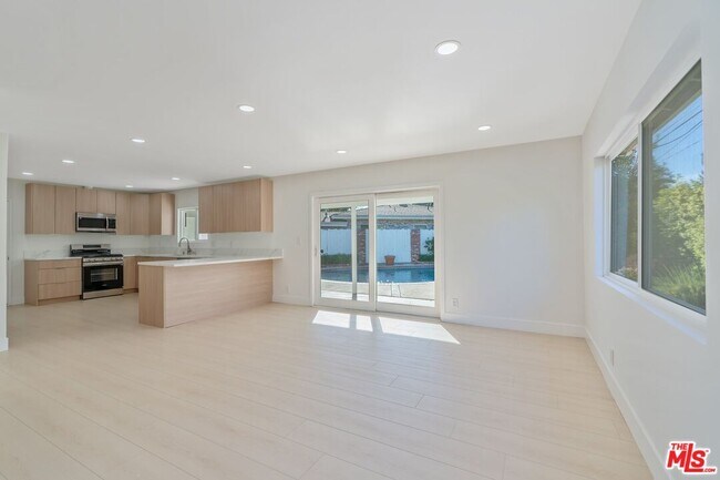 Building Photo - 22563 Tiara St