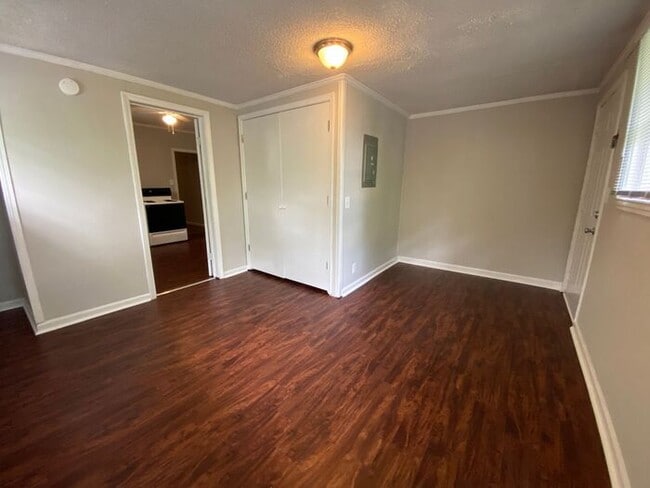 Building Photo - 3 Bedroom Apartment in South Nashville!