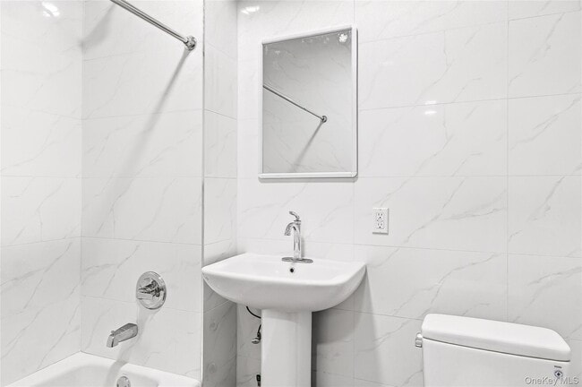 Building Photo - 2043 Webster Ave