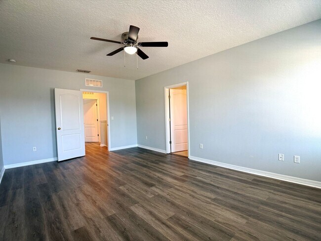 Building Photo - Move-In Ready • Lawn Care Included • Pet-Friendly!
