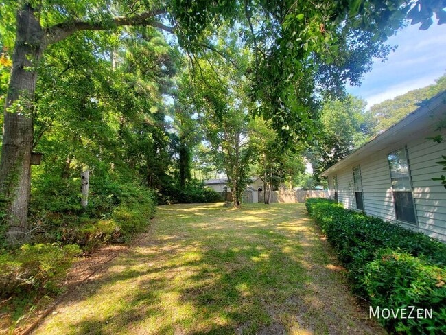 Building Photo - 6902 Persimmon Pl