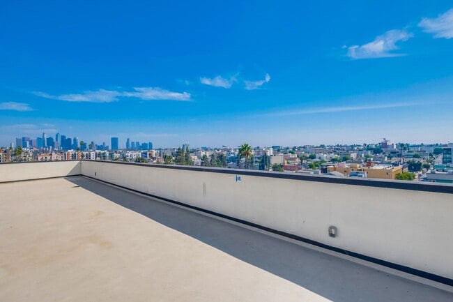 Building Photo - Prime Koreatown Brand New 2 Story Loft Style Unit! 6 Weeks Free Rent Concession