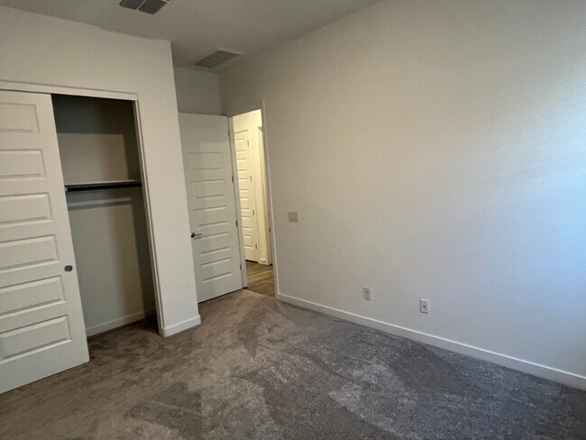 Building Photo - 442 S Jacana Ln