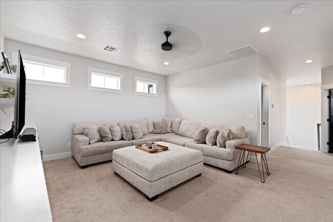 Building Photo - Gorgeous 4-Bedroom Home in Dry Creek Ranch...