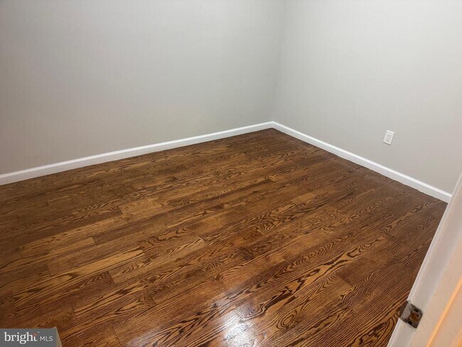 Building Photo - 810 McDowell Ave