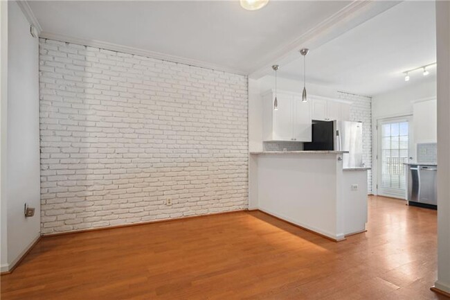 Building Photo - 3675 Peachtree Rd NE