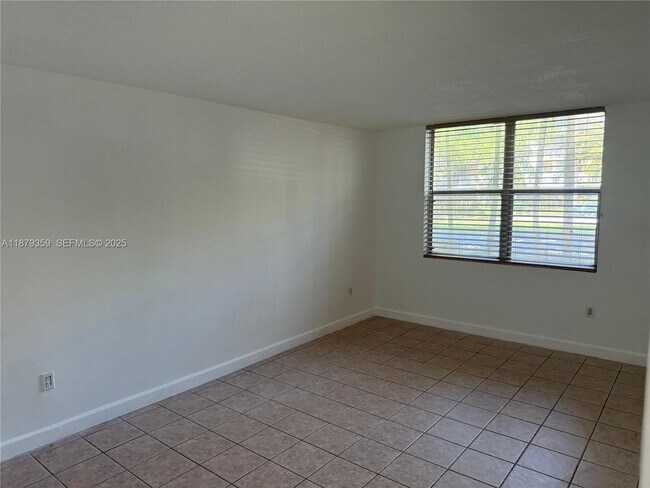 Building Photo - 1800 Sans Souci Blvd