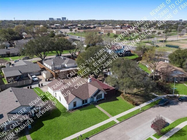 Building Photo - 2420 Majestic Dr
