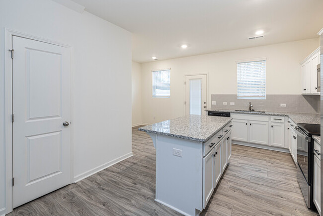 Building Photo - Townhome community with 3 br 2.5 Ba near I...